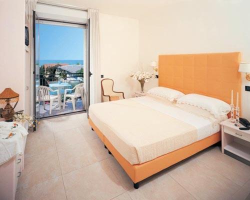 Hotel Ducale Cattolica Exterior foto